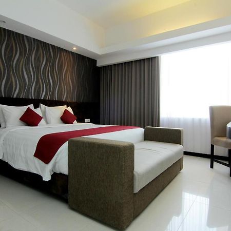 The Sun Hotel Madiun Kültér fotó