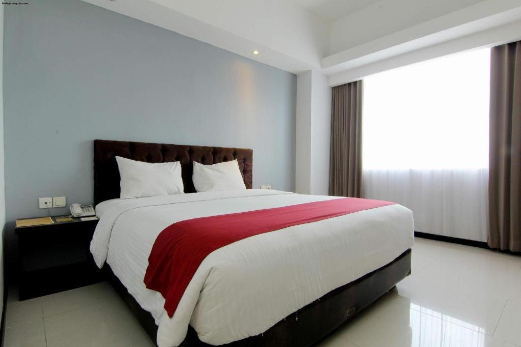 The Sun Hotel Madiun Kültér fotó