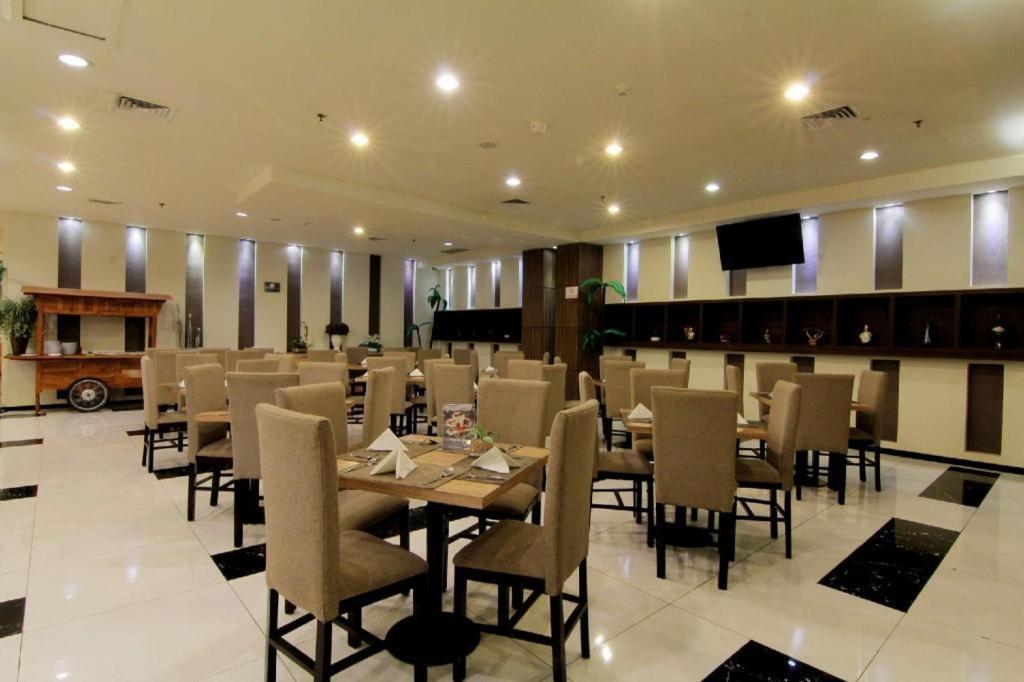 The Sun Hotel Madiun Kültér fotó