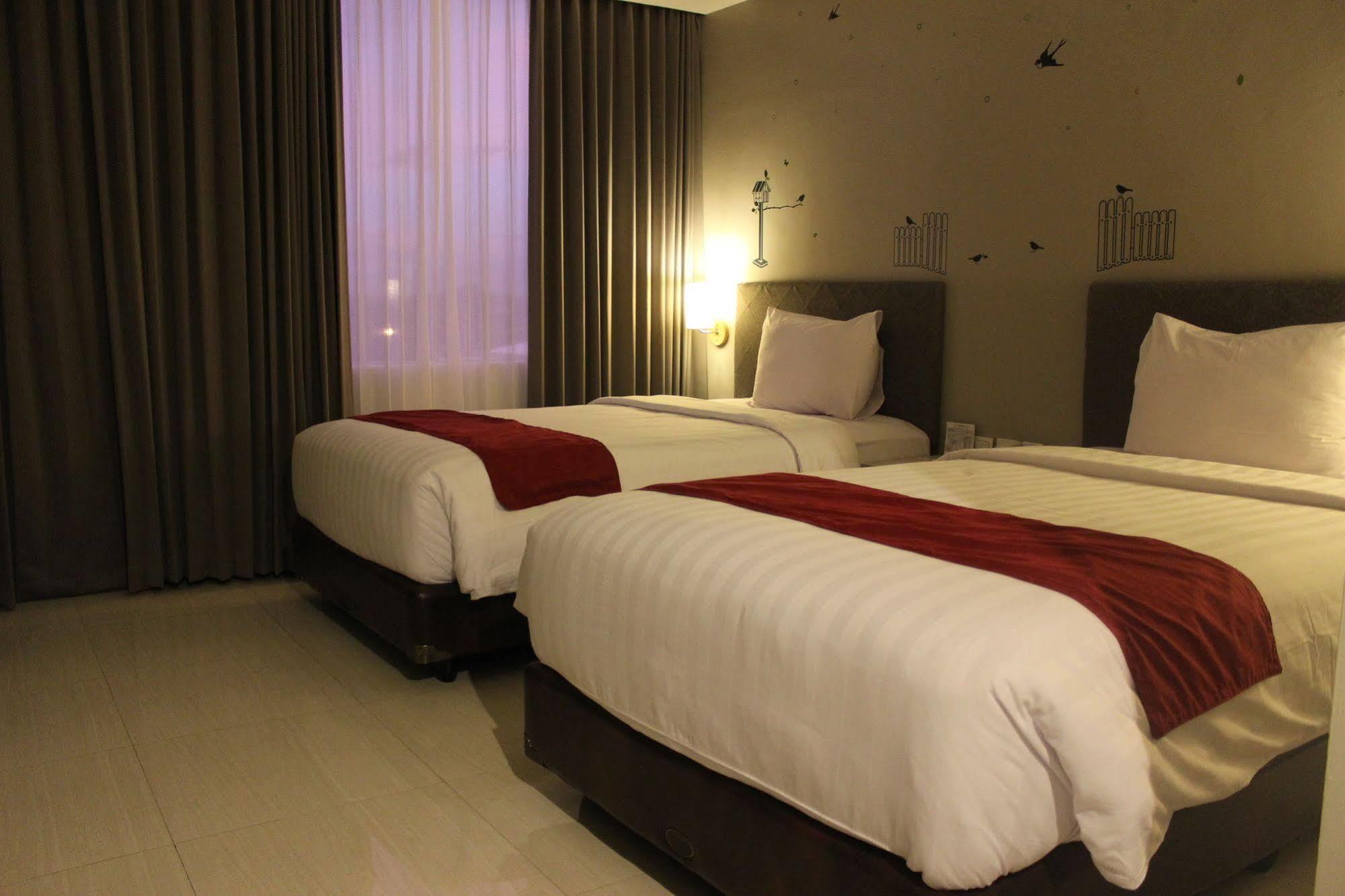 The Sun Hotel Madiun Kültér fotó