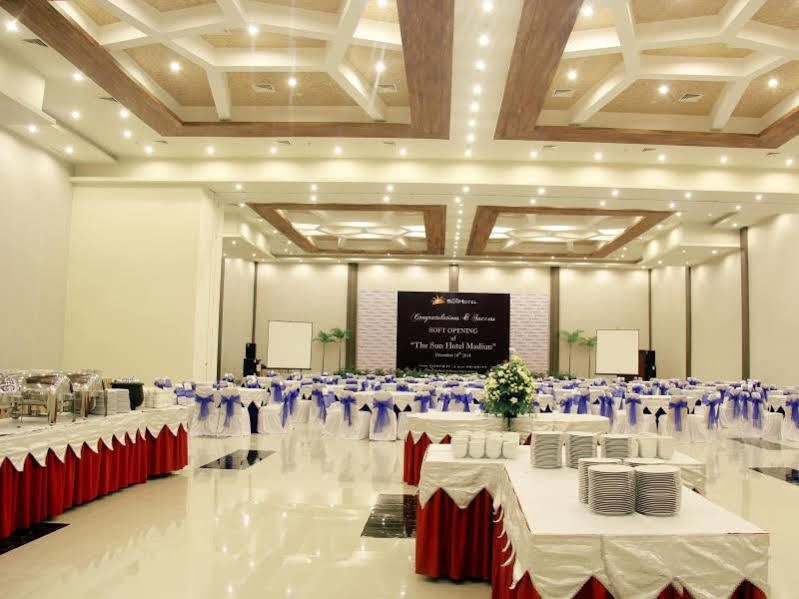 The Sun Hotel Madiun Kültér fotó