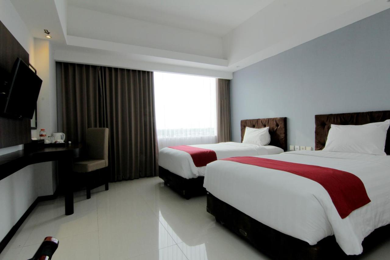 The Sun Hotel Madiun Kültér fotó