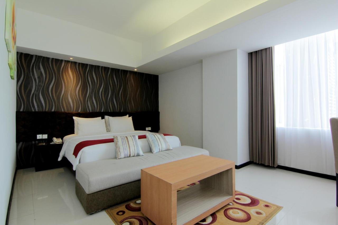 The Sun Hotel Madiun Kültér fotó