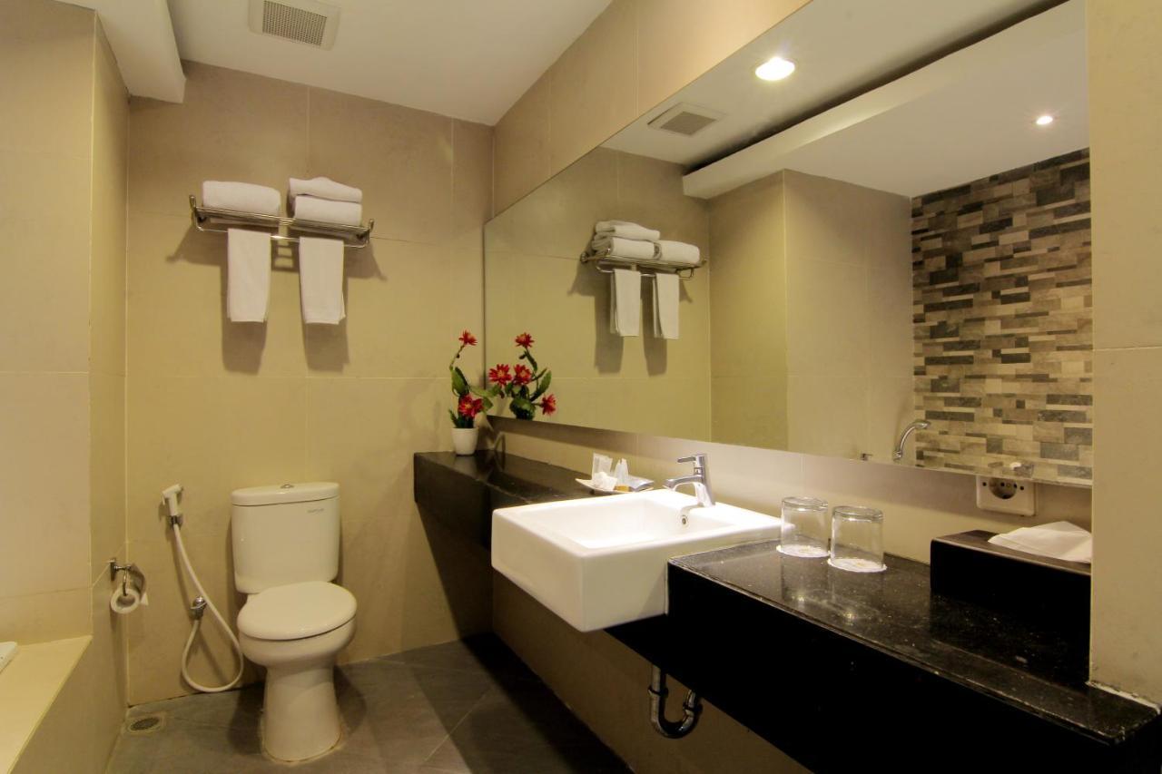 The Sun Hotel Madiun Kültér fotó