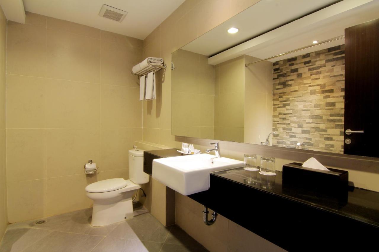 The Sun Hotel Madiun Kültér fotó