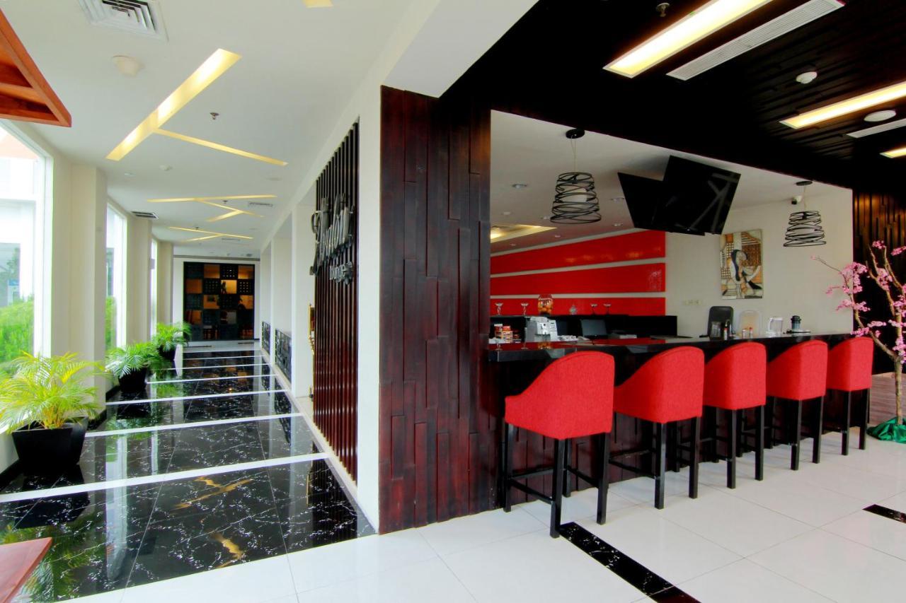 The Sun Hotel Madiun Kültér fotó
