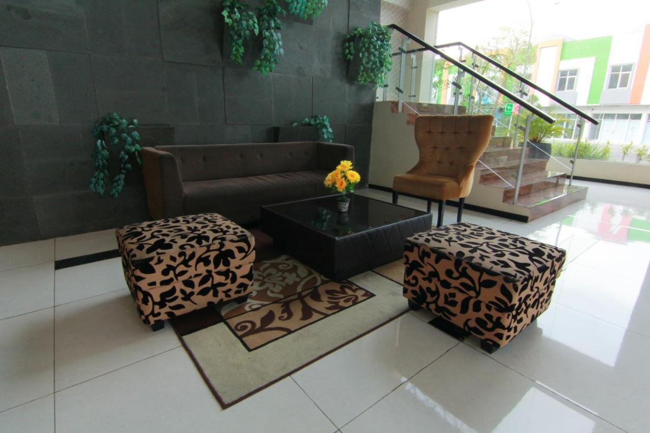 The Sun Hotel Madiun Kültér fotó